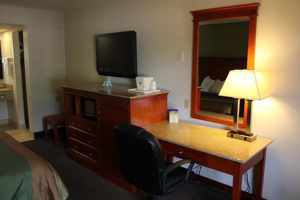 Rodeway Inn & Suites Nashville Zimmer foto
